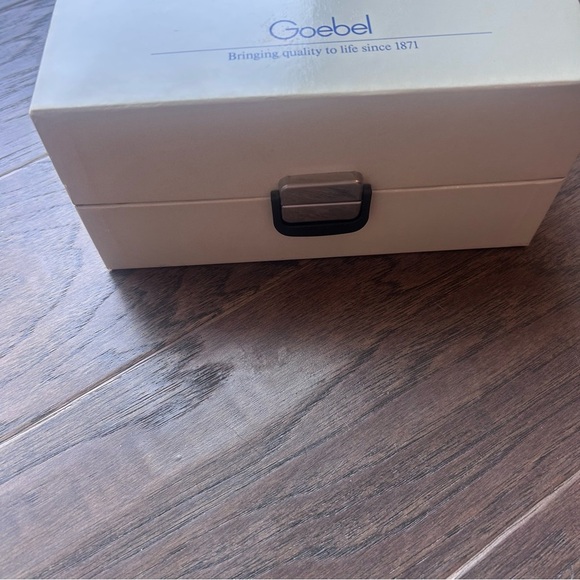 HUMMEL Goebel 50 Yr Jubilee The Love Lives On. Original Box. - Picture 3 of 8